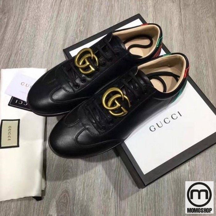 Gucci Calf leather Black Sneaker là giày cổ thấp của Gucci với logo Gucci mạ vàng làm bằng da cao cấp, với thiết kế sang trọng, thanh lịch.